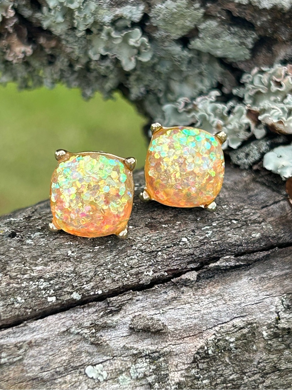 Gold-Tone Iridescent Opal Glitter Square Stud Earrings – Multicolor Flake Detail